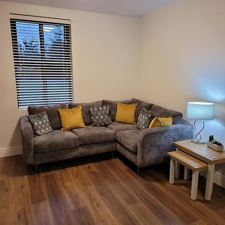 Waterdale Apartment *